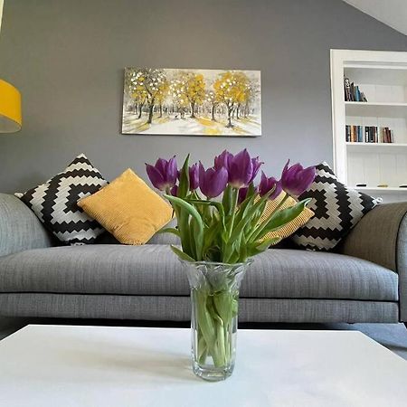 אינברנס No 10 Immaculate City Centre, Top Floor 2 Bed Flat With Free Parking מראה חיצוני תמונה
