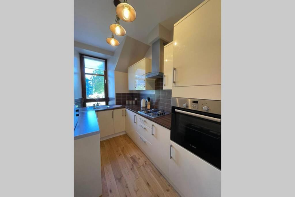 אינברנס No 10 Immaculate City Centre, Top Floor 2 Bed Flat With Free Parking מראה חיצוני תמונה