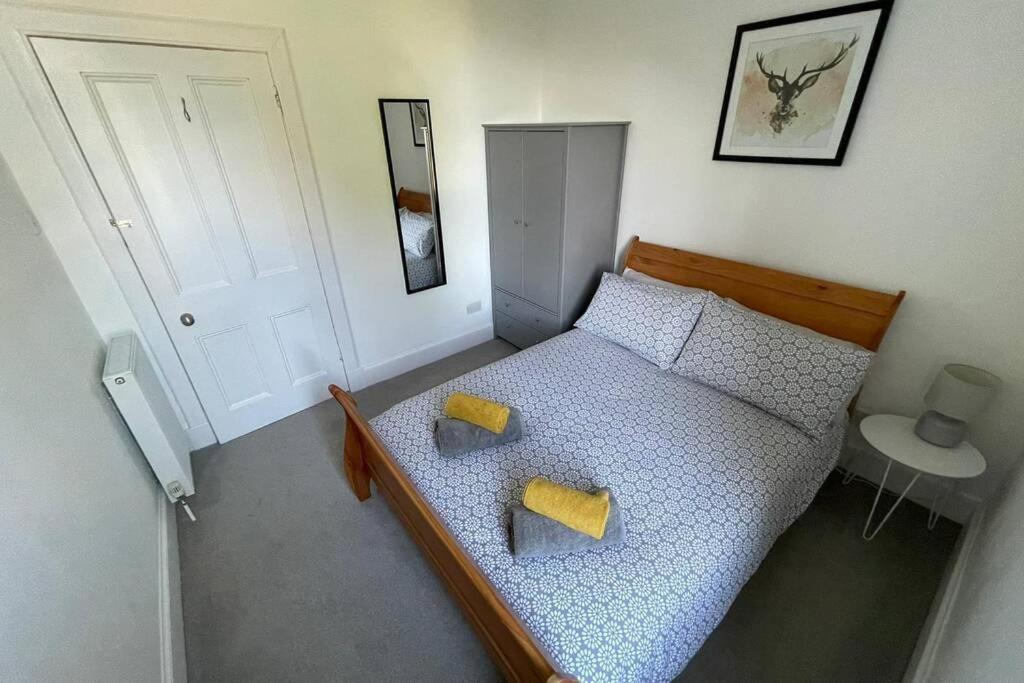 אינברנס No 10 Immaculate City Centre, Top Floor 2 Bed Flat With Free Parking מראה חיצוני תמונה