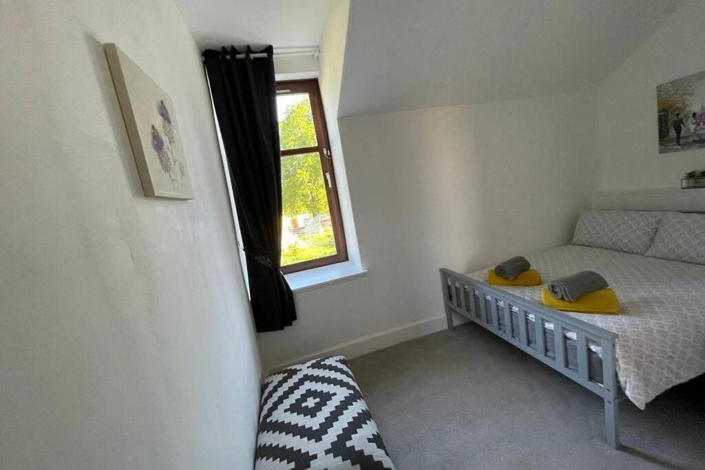 אינברנס No 10 Immaculate City Centre, Top Floor 2 Bed Flat With Free Parking מראה חיצוני תמונה