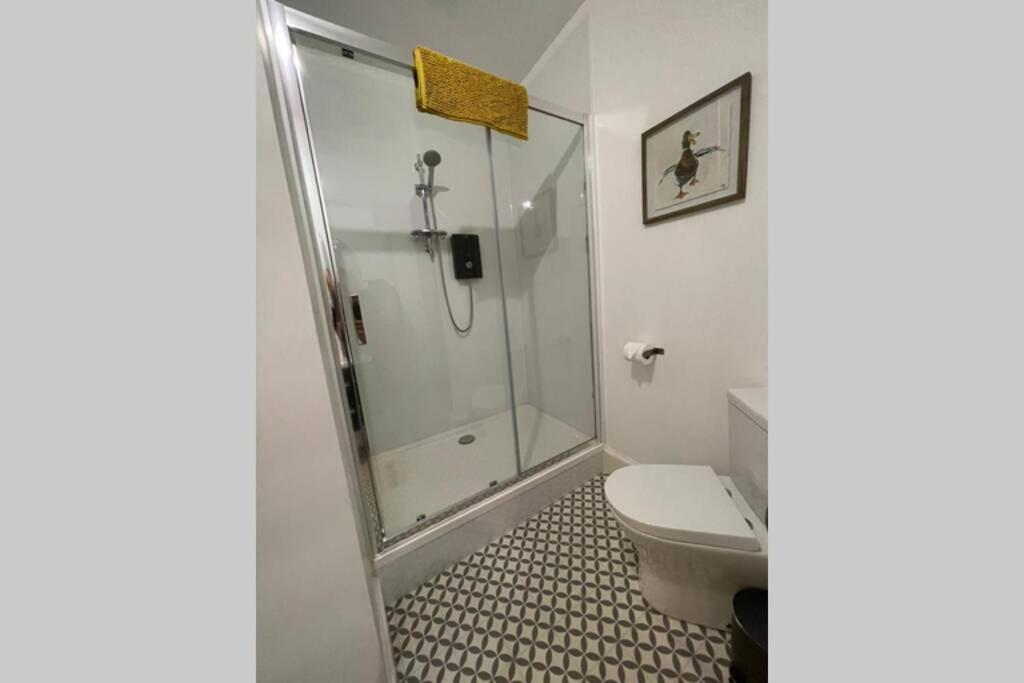 אינברנס No 10 Immaculate City Centre, Top Floor 2 Bed Flat With Free Parking מראה חיצוני תמונה