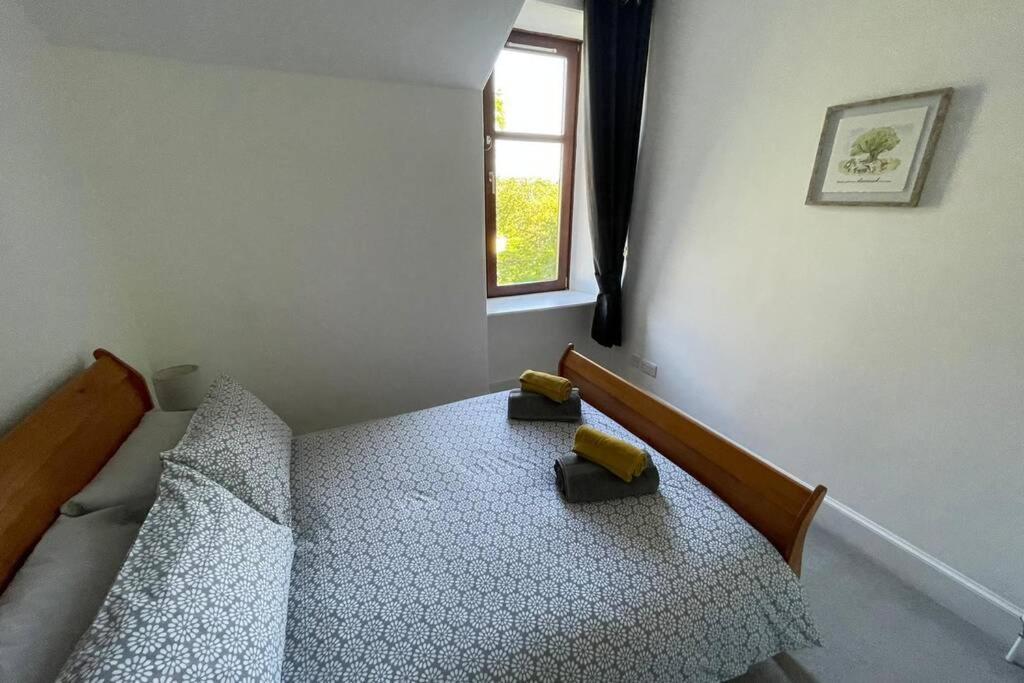אינברנס No 10 Immaculate City Centre, Top Floor 2 Bed Flat With Free Parking מראה חיצוני תמונה